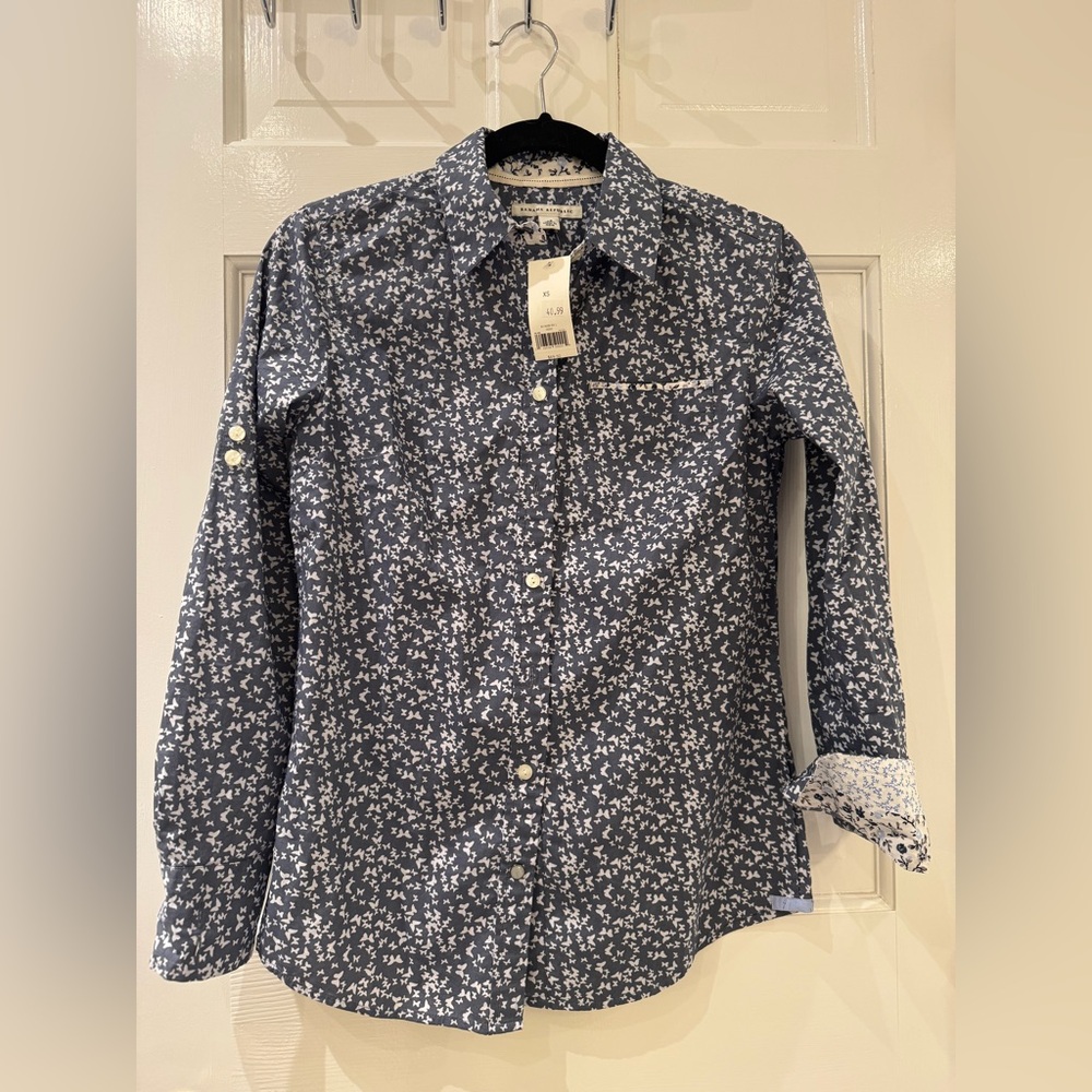 Banana Republic button front cotton shirt.  Long sleeves.  Pocket with trim